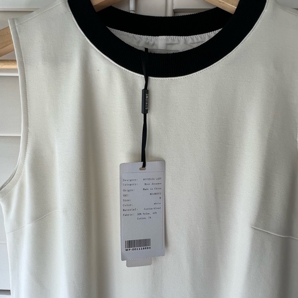 Black/white sleeveless mini dress. New with tags. - Picture 7 of 7